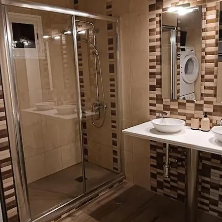 Esperanza Nyaraló *